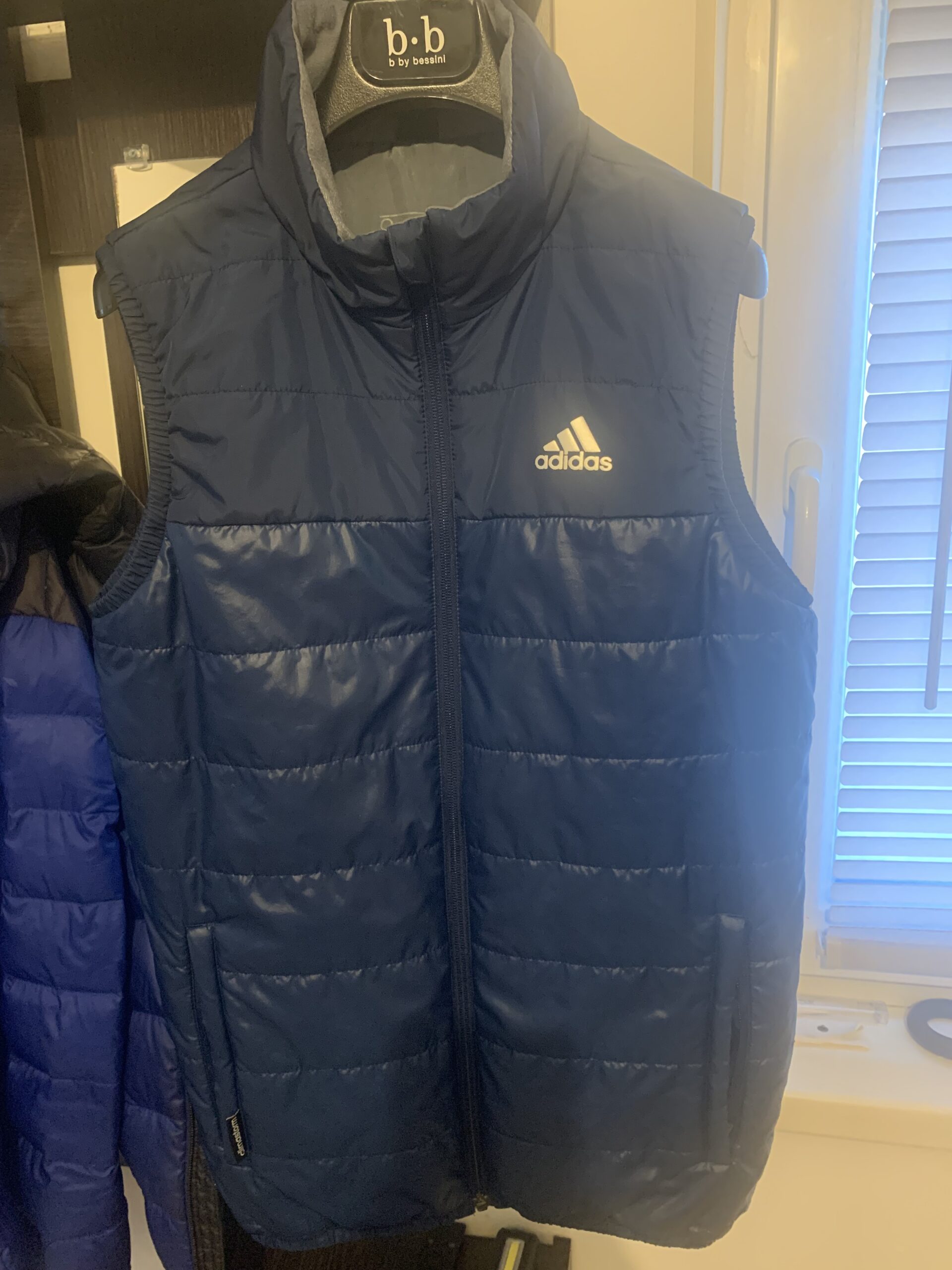 Мужская жилетка adidas